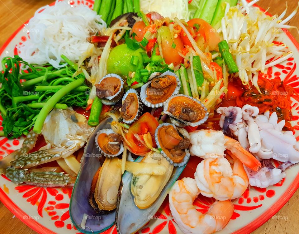 Som Tum Tad or Papaya salad in a tray