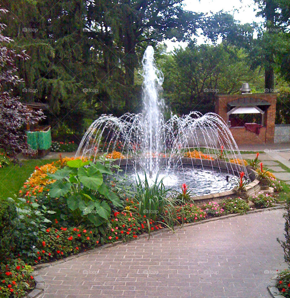 garden water fountain wedding by cable