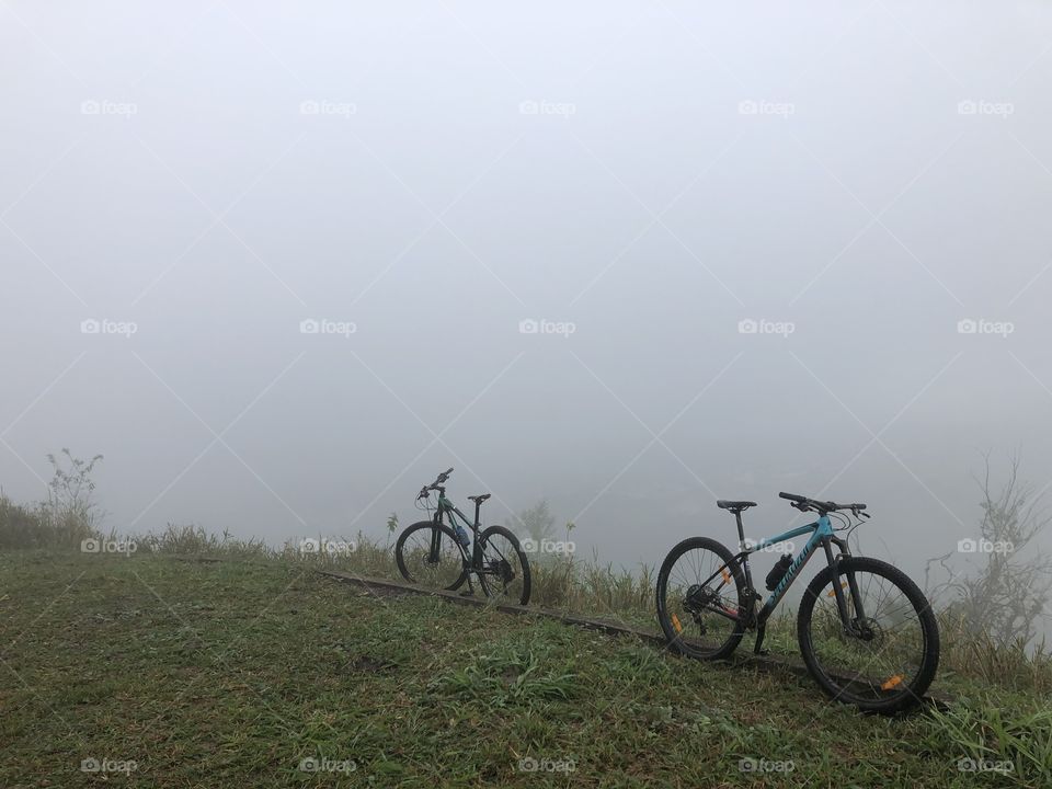 Pedalando nas alturas.