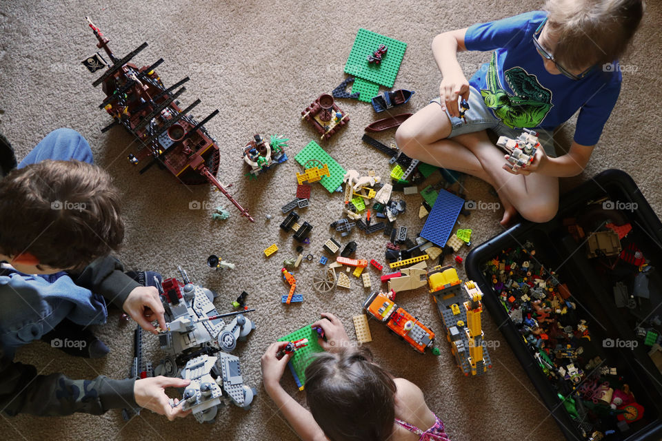 Siblings playing with Legos