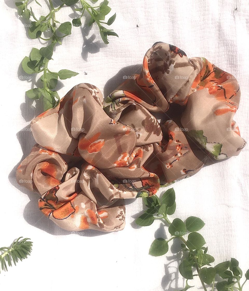 I have made these scrunchies, of which I have taken photos. So how did you like these photos of mine?