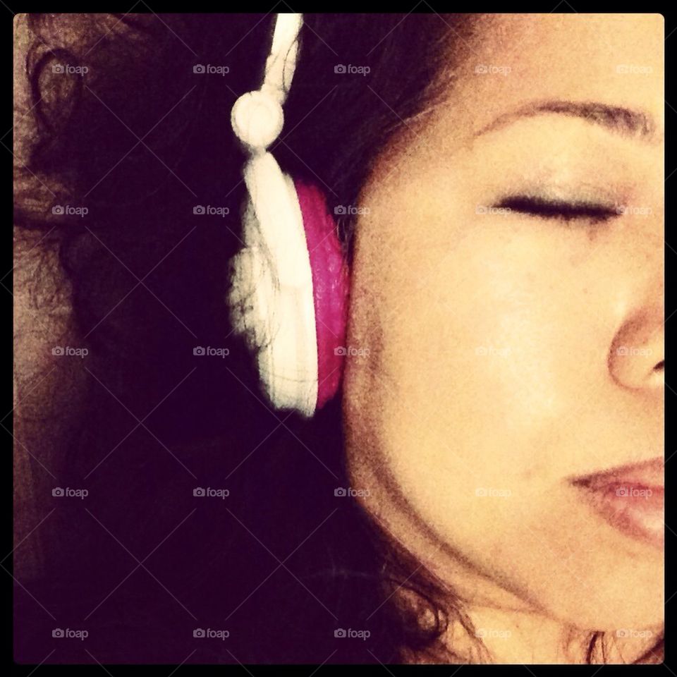 Music makes me forget the world around me.