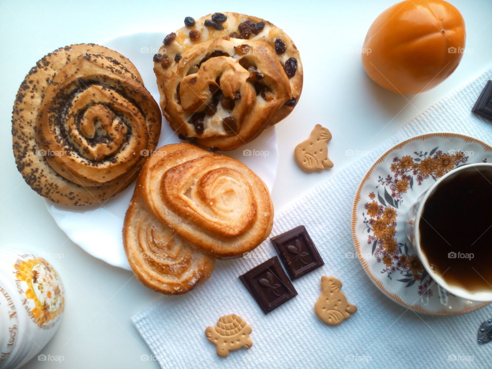 Baked bread with tea