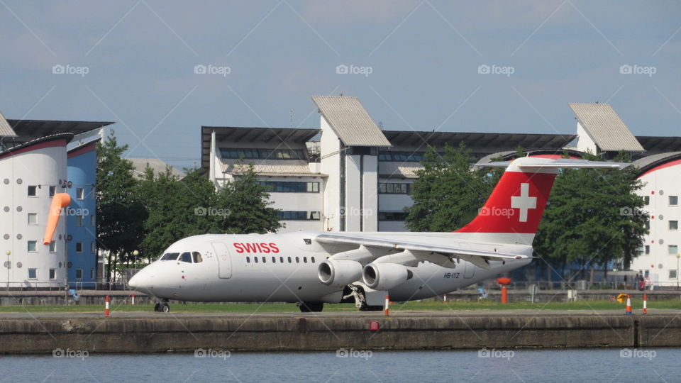 tribute to the swiss avroloner that has retired, here you can see the jumbolino as it arrives at City airport.
