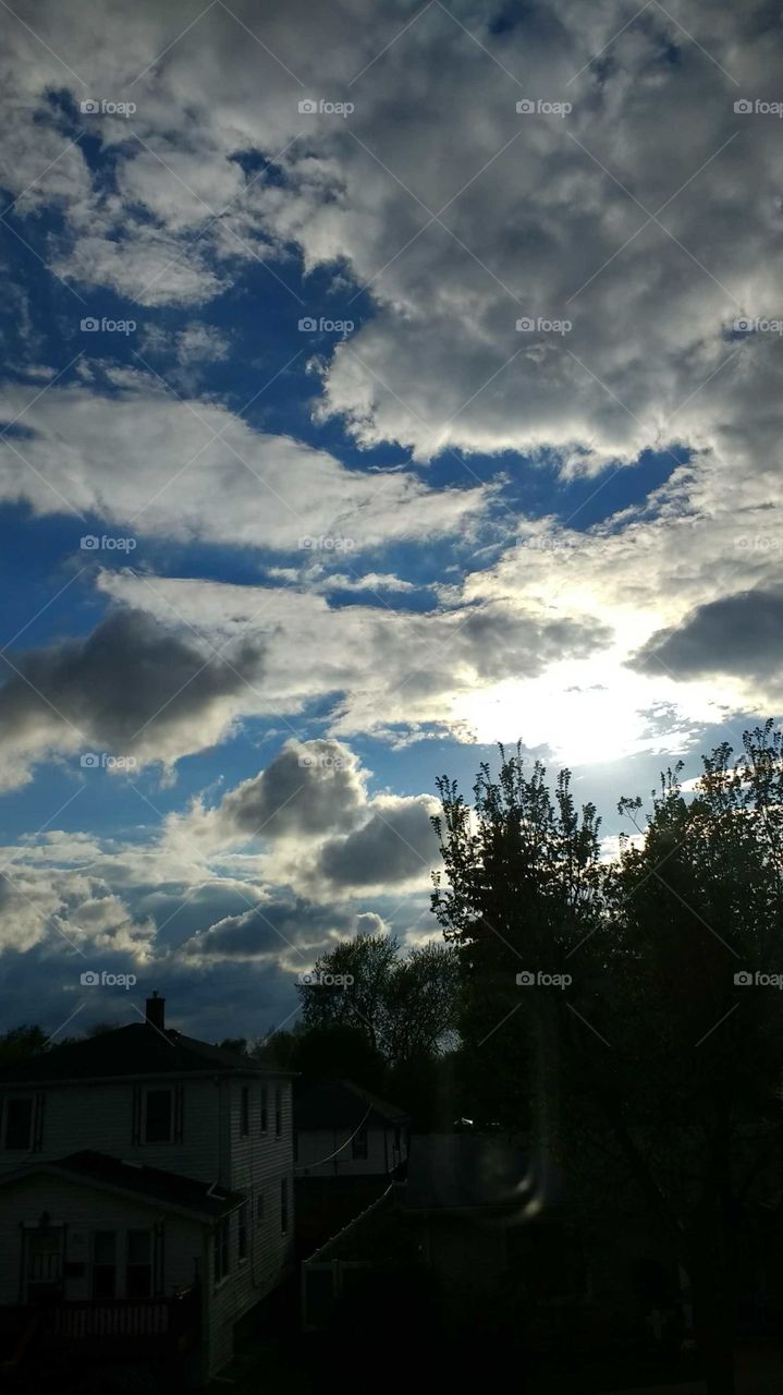 Just before dusk, the evening sun shining through the cumulus clouds