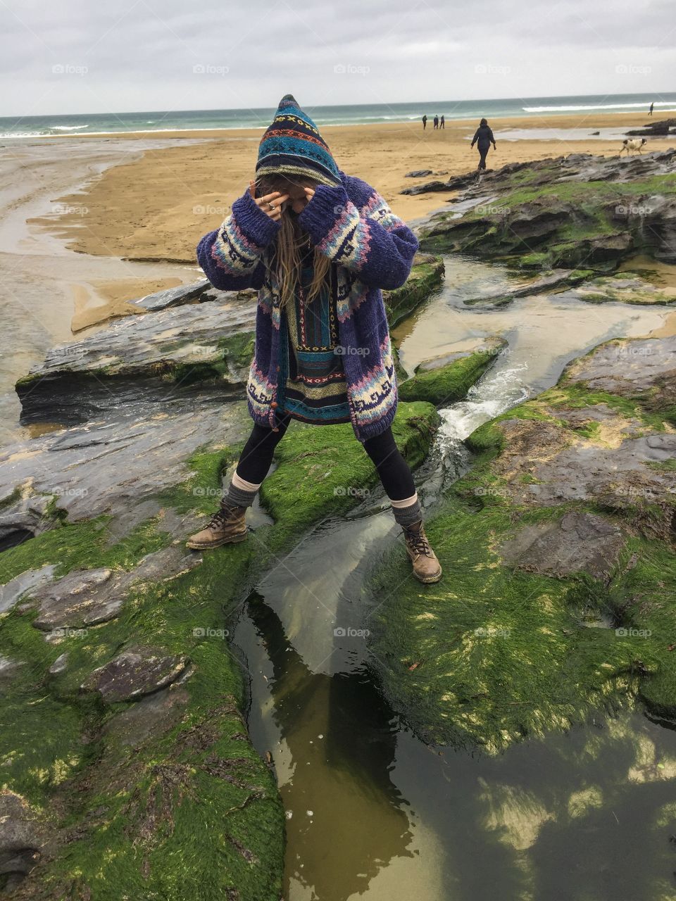 Finding crabs!! Trebarwith strand, cornwall