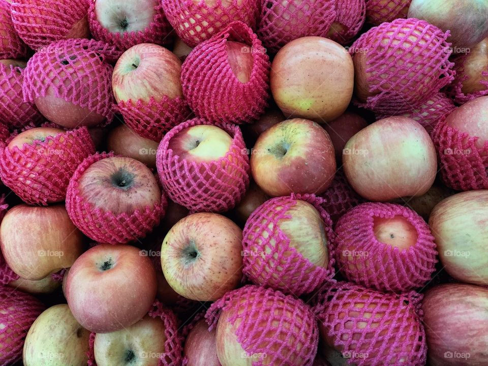 apples in the supermarket