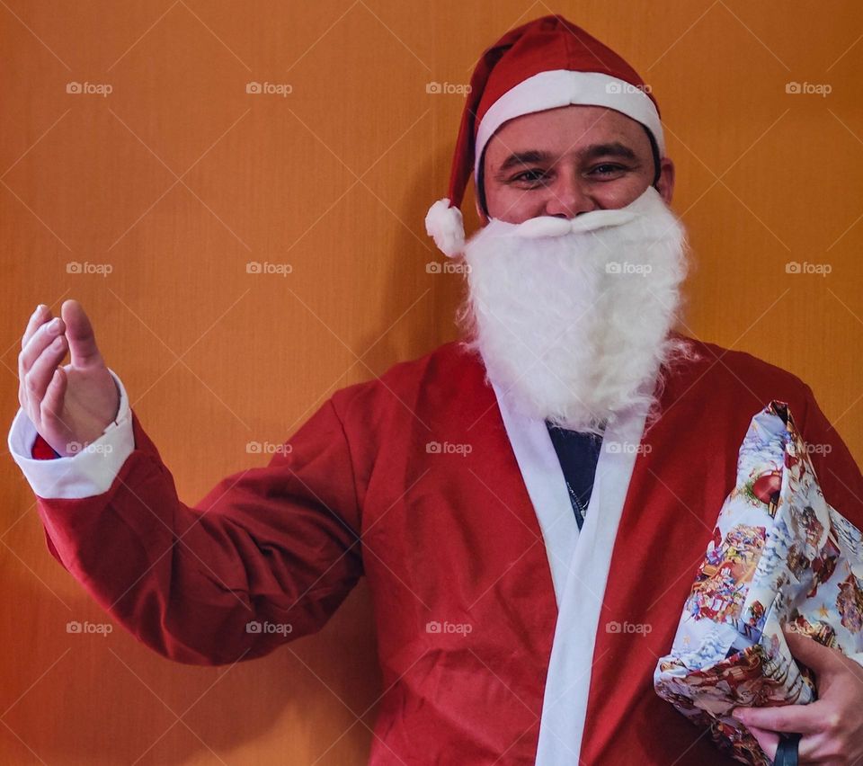 Portrait of the good Santa with a present