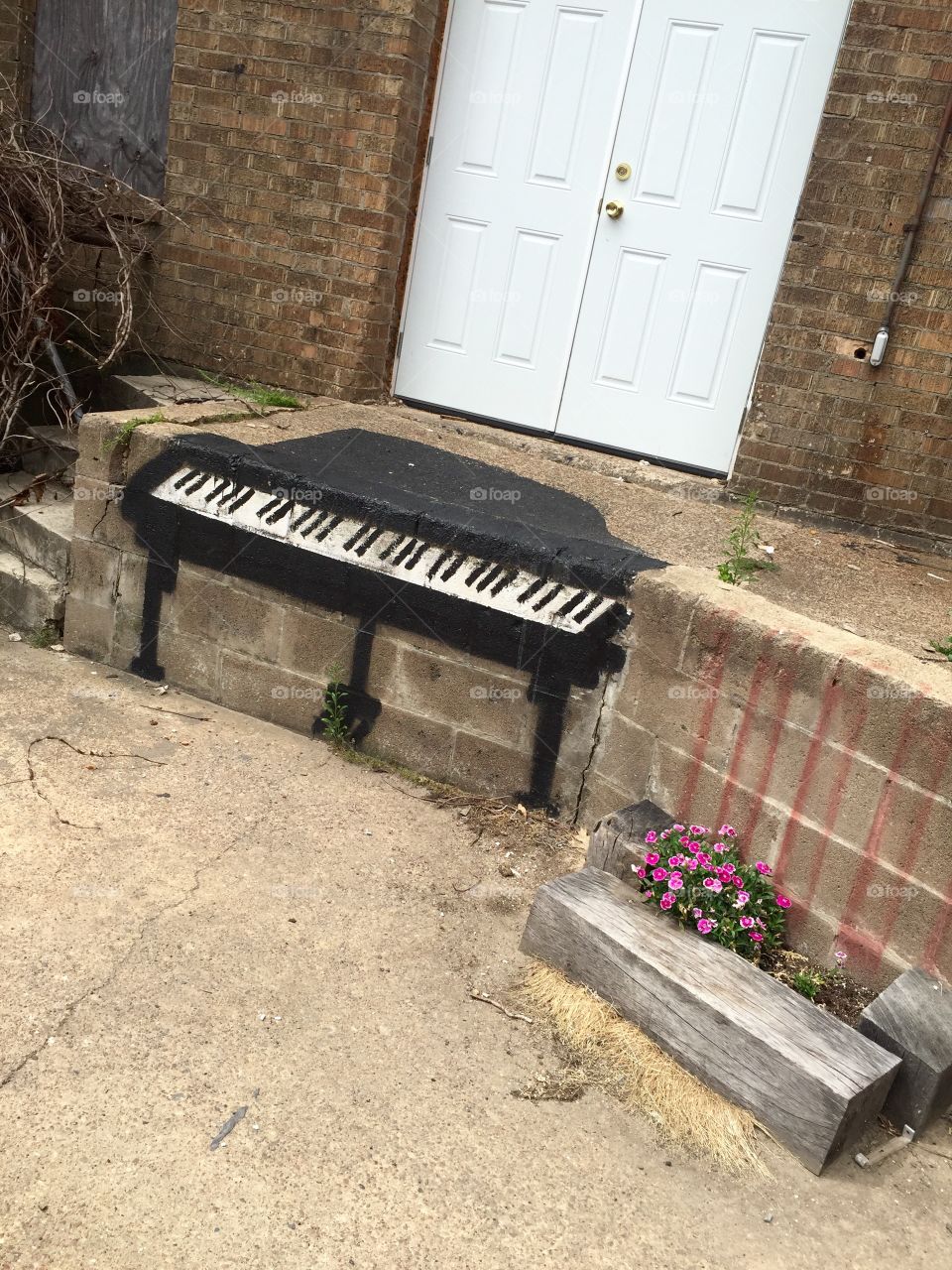 Street art piano