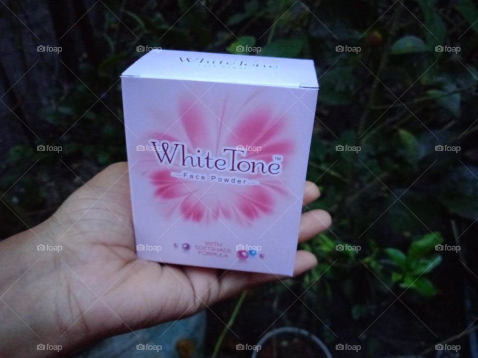 White tone face powder