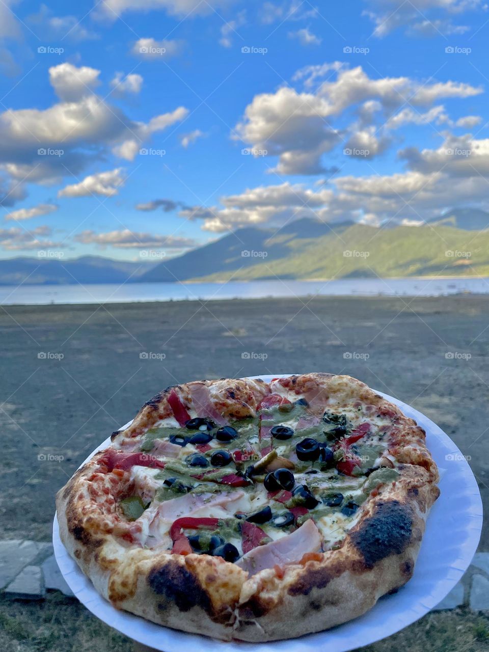 Outdoor lunch pizza 
