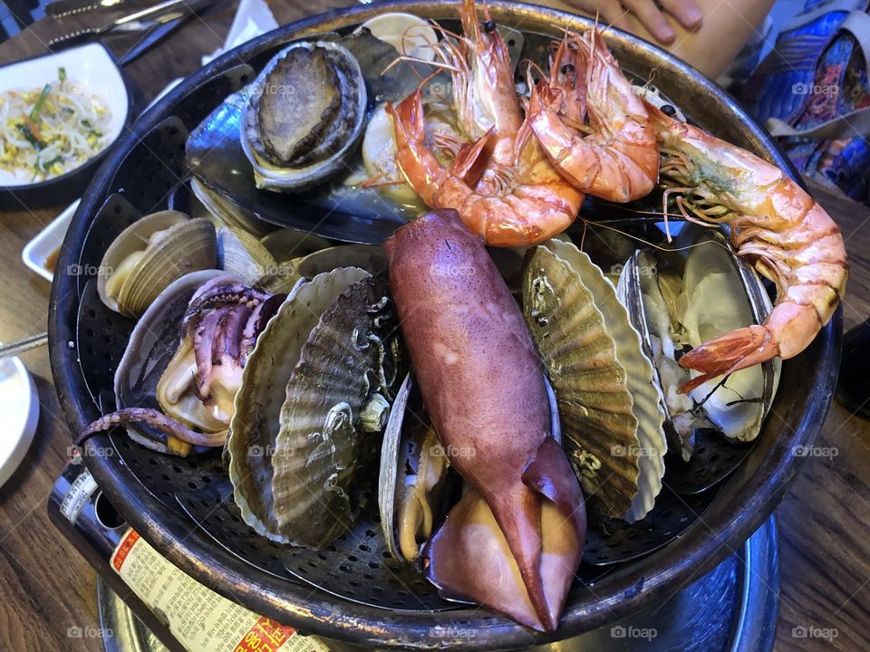 Mega Korean Seafood in a hot pot among Seoul’s streets