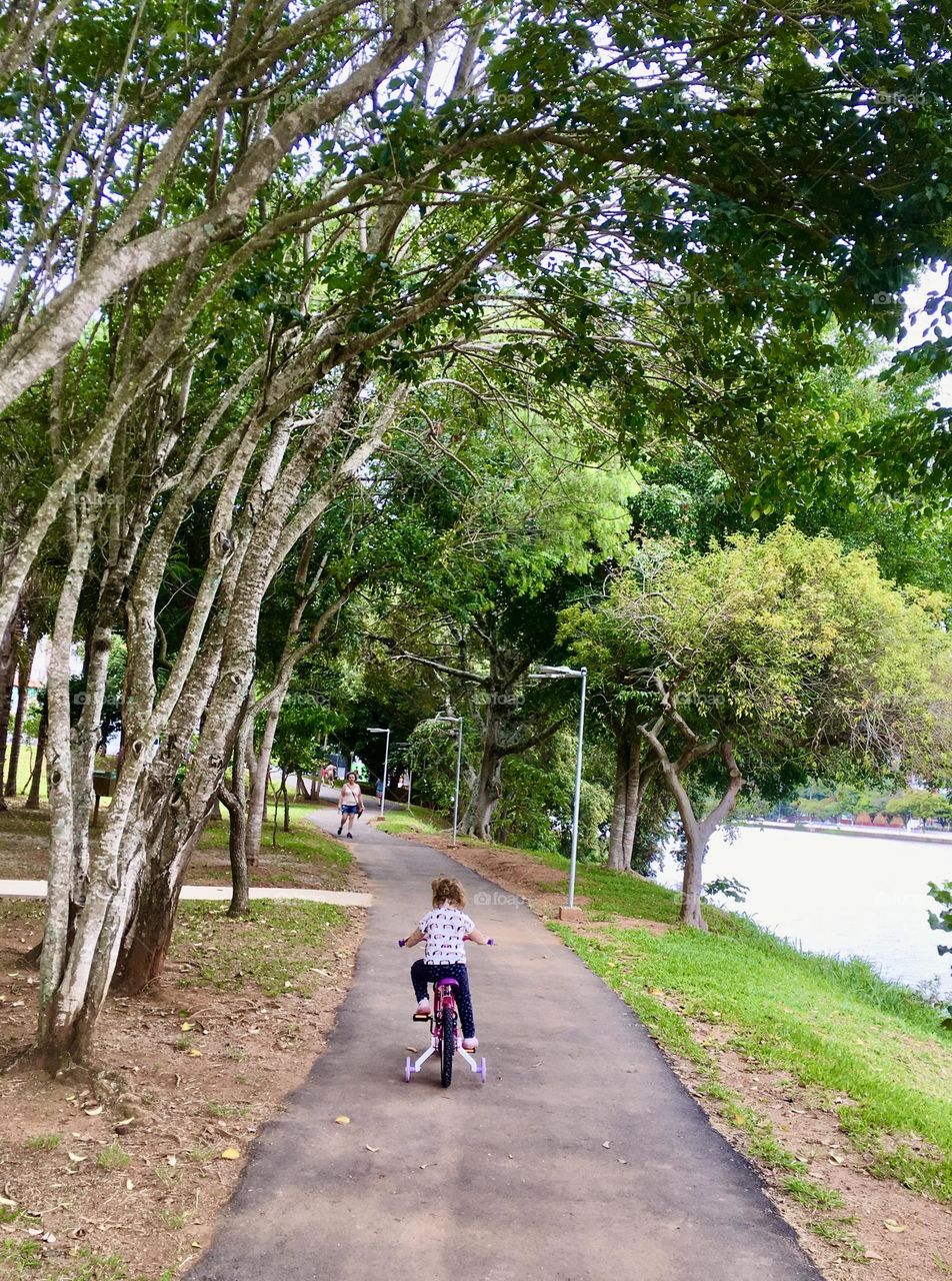 🇺🇸 Life on the move: riding a bike in nature is always great! / 🇧🇷 Vida em movimento: andar de bicicleta em meio a natureza é sempre muito legal!