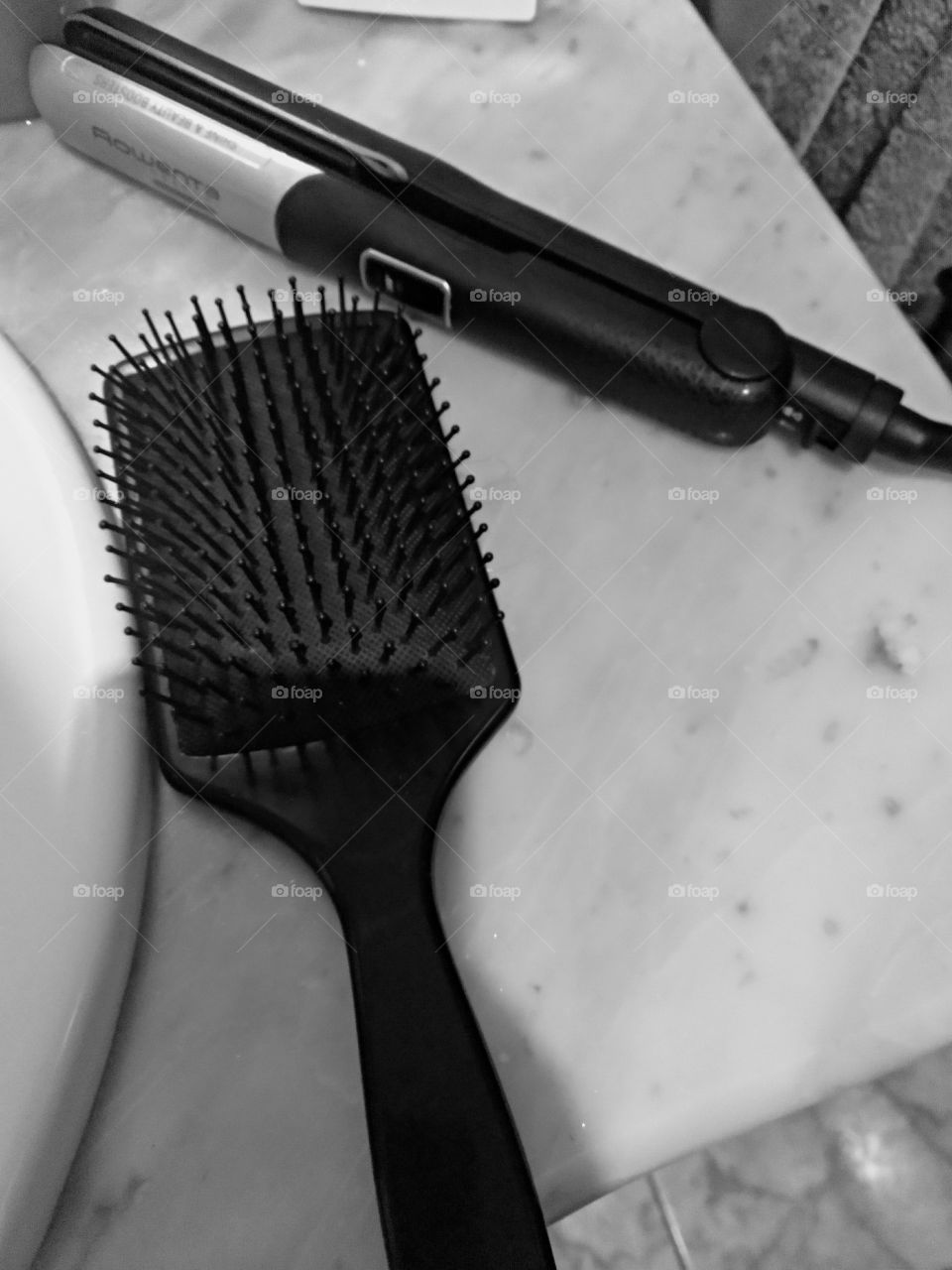 cepillo y plancha de pelo