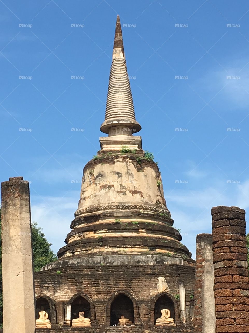 Wat chang lom elephant pagoda temple in Sukhothai, Thailand 
