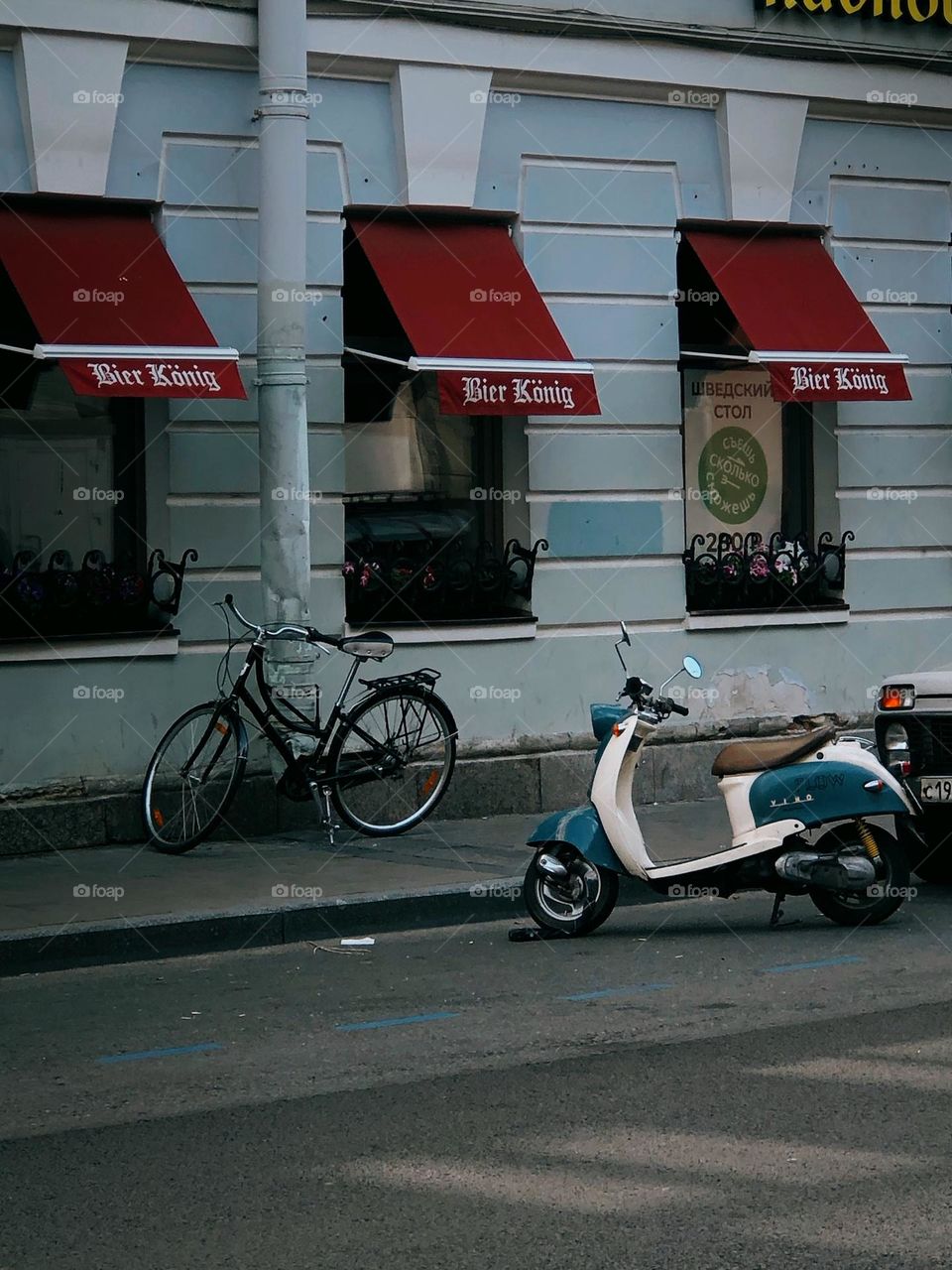 Scooter and bicycle on the street, nobody 