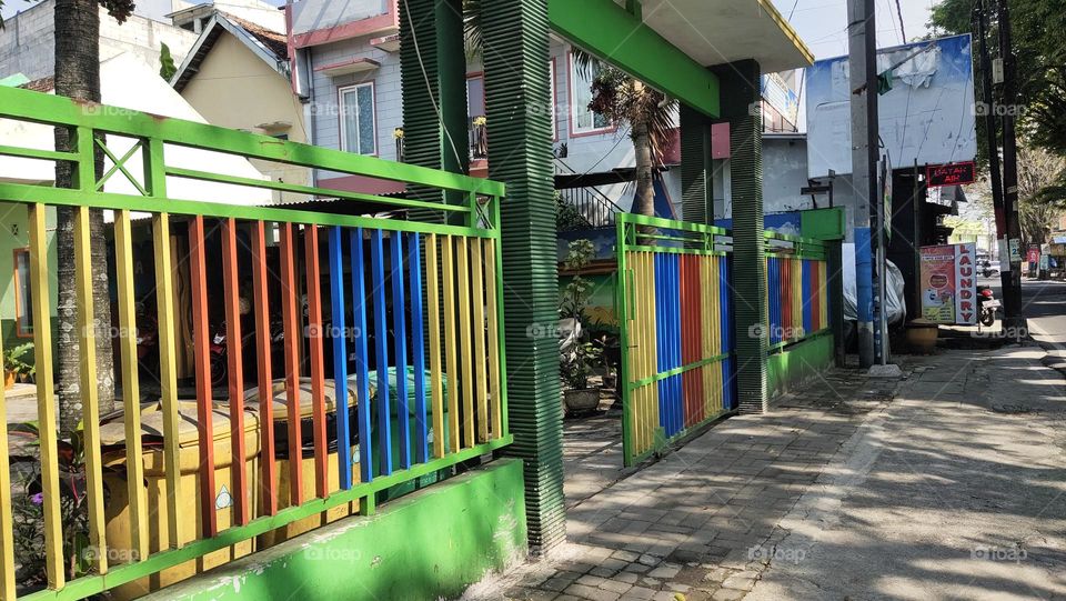 pagar TK warna warni