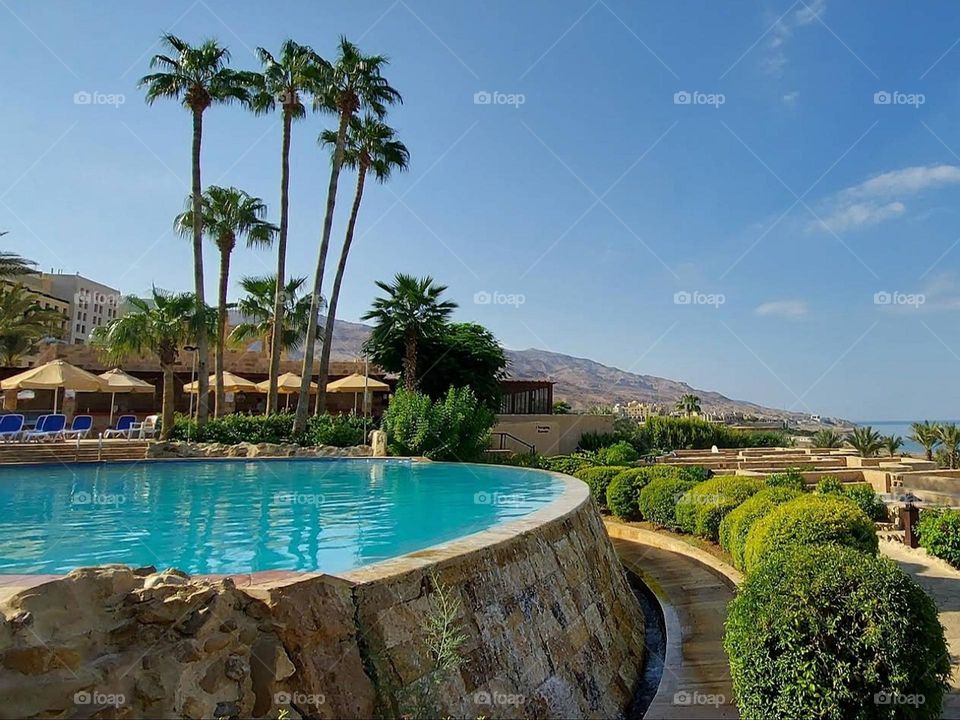 The pool and the ocean