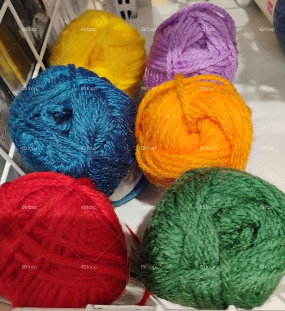 Cores complementares, são cores que se contrastam entre si, gerando um visual deslumbrante!  Conhecidas, como cores suplementares ou contrastantes