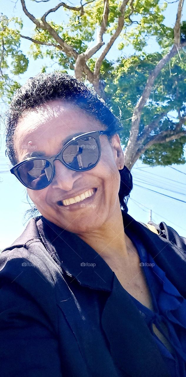 Vibrando com a beleza da vida. A beleza da vida está nas coisas simples do dia a dia e ao nosso alcance. O segredo para uma vida plena é saber vibrar com gratidão por tudo.