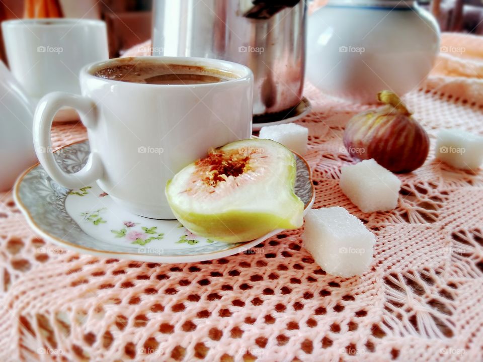 black custard coffee with cream, figs, lump sugar