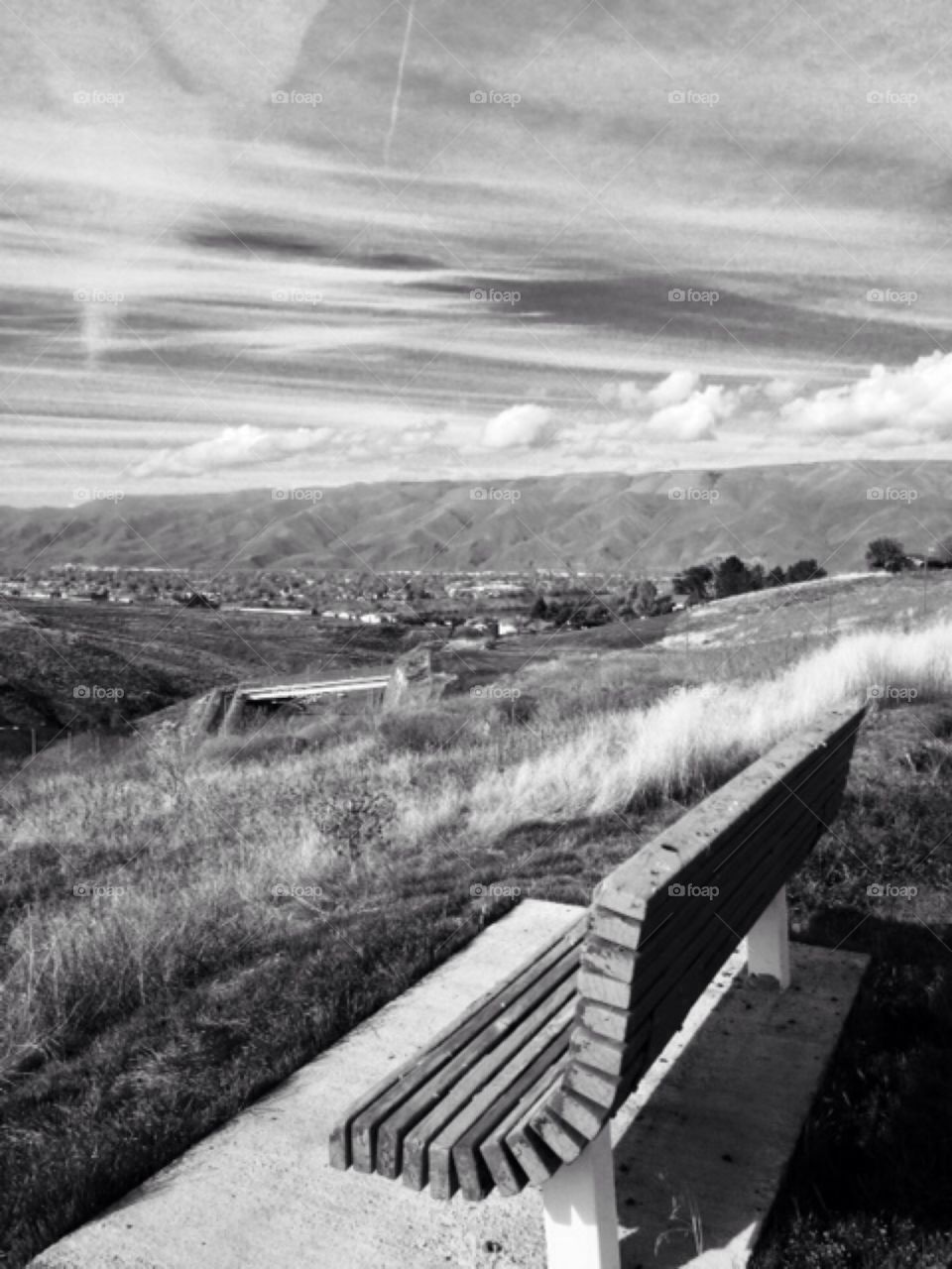 Valley black and white