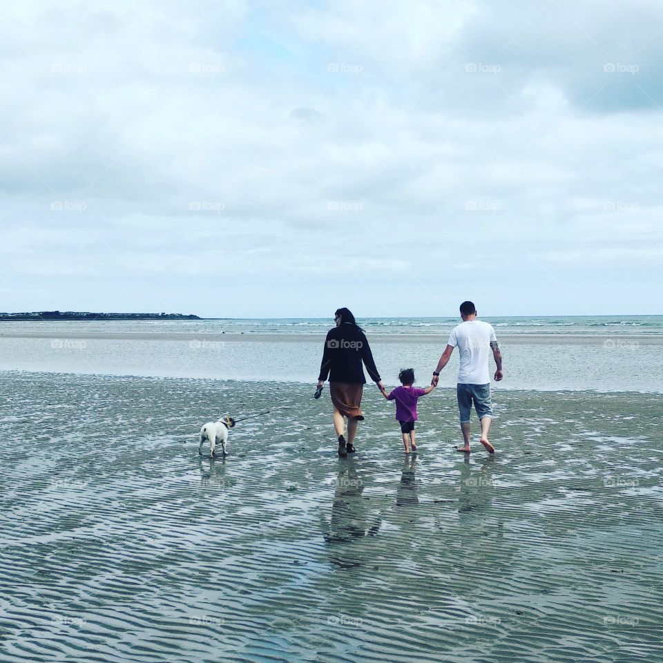 family ,sea ,walk