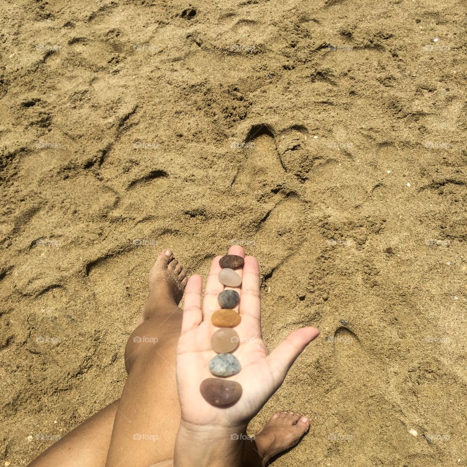 Playing with stones, with their colors, with their sizes, with their beauty, with their difference that makes each one of them more special than the other.