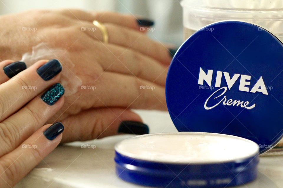 Nívea Cream in my Hands