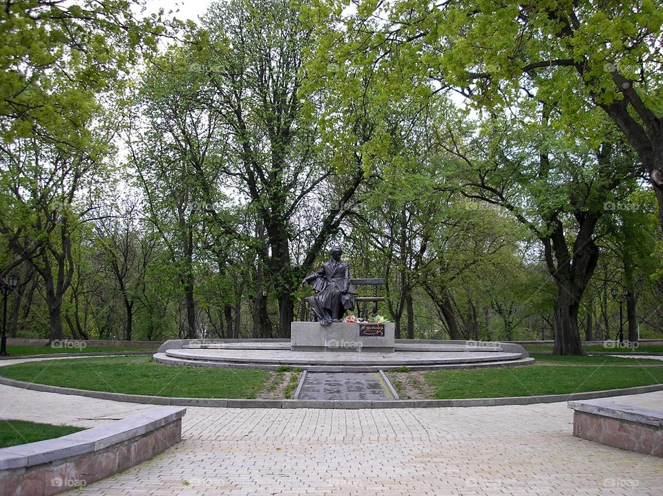 Taras Shevtchenko monument in Chernihiv park