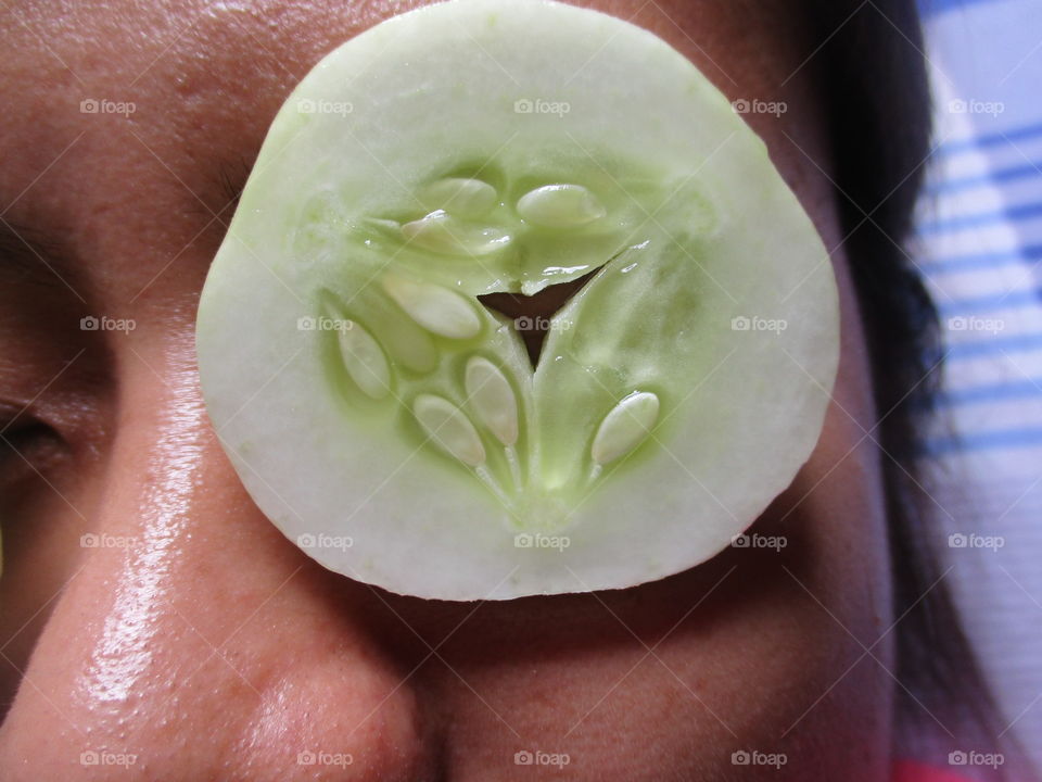 cucumber on eye