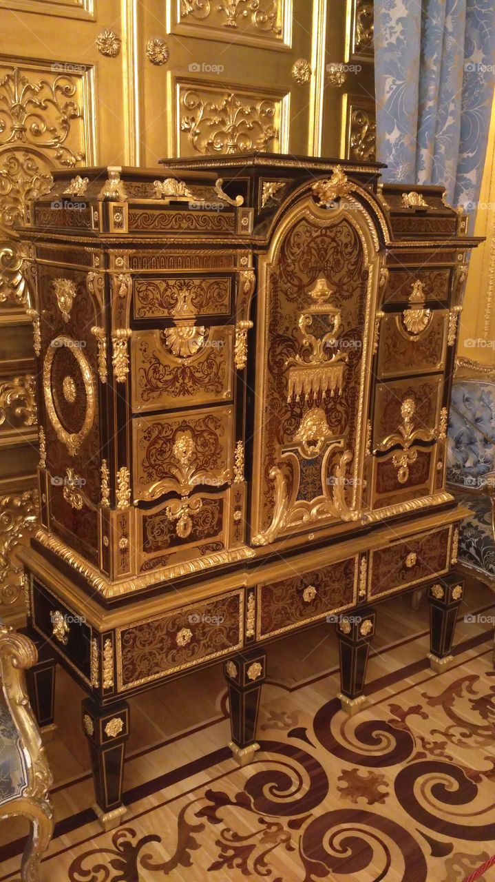Chest of drawers, richly decored with gold and paintings