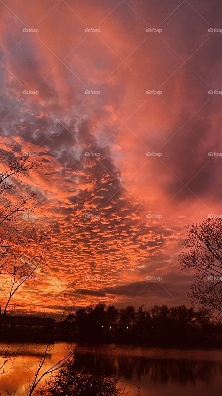 OMG the slip of a finger to vertical position and capturing the whole sky in front of me. The water is now on fire. Reflections are blown clean away. It’s like it’s never going to quit for the evening.