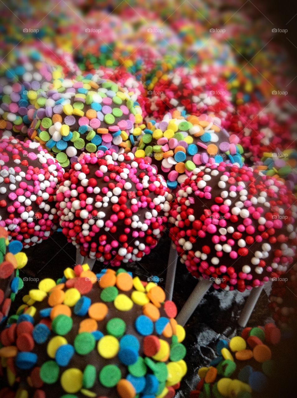 Cake pops with sprinkles 