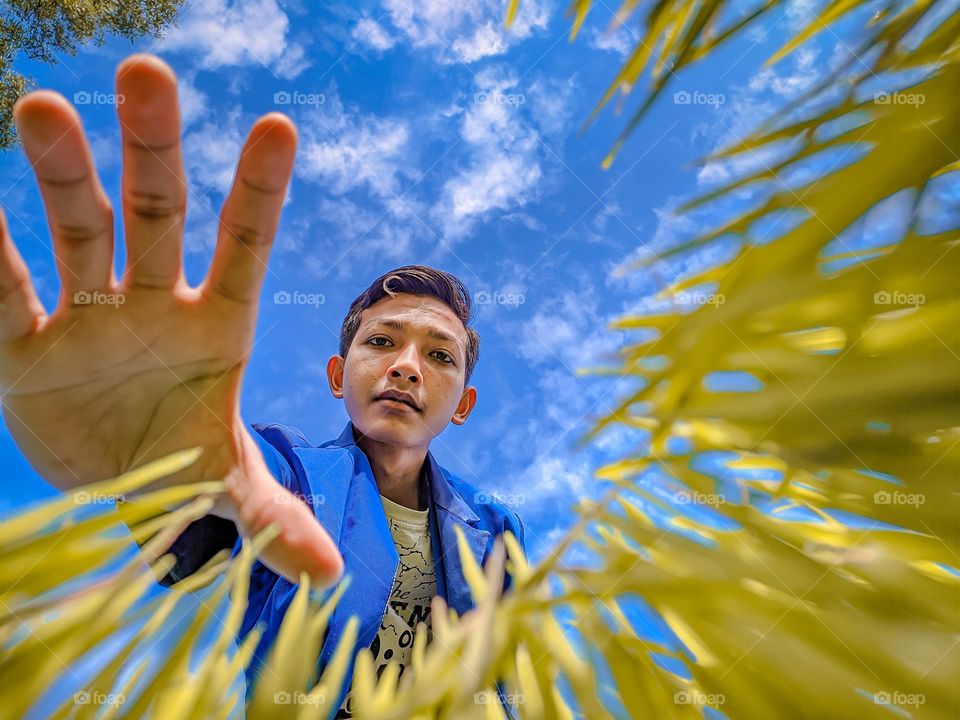 the moment when the cellphone falls