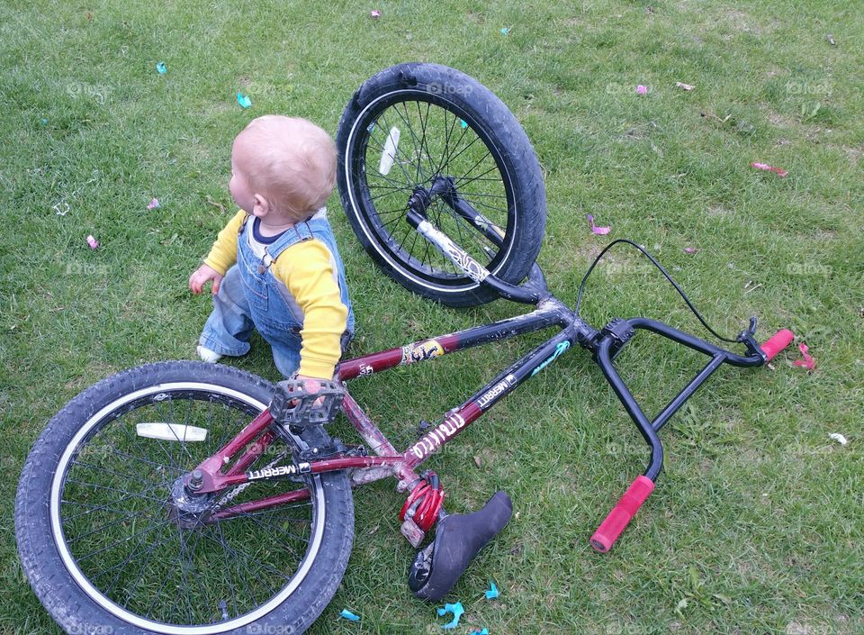 little boy asking for help to pick up the bicycle