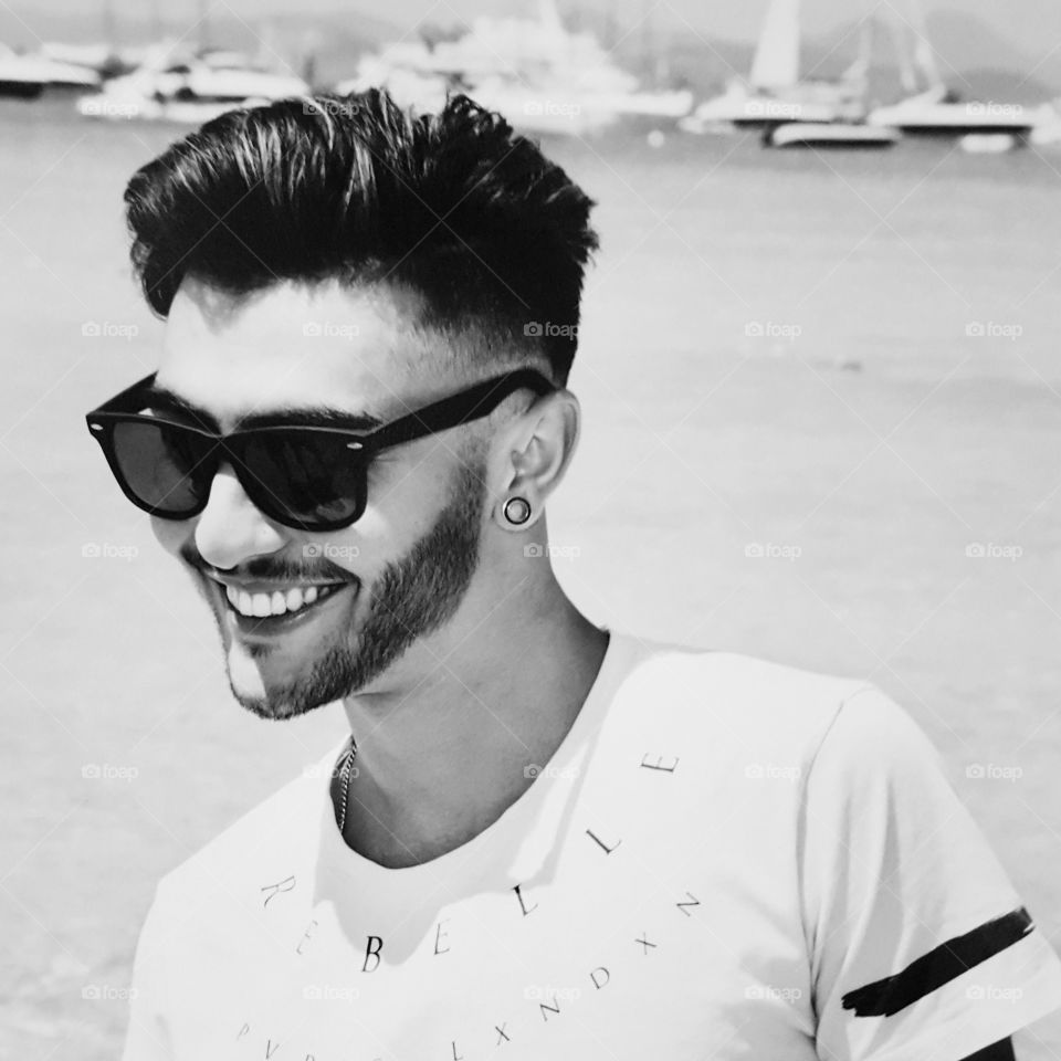 Close-up of a happy man wearing sunglasses