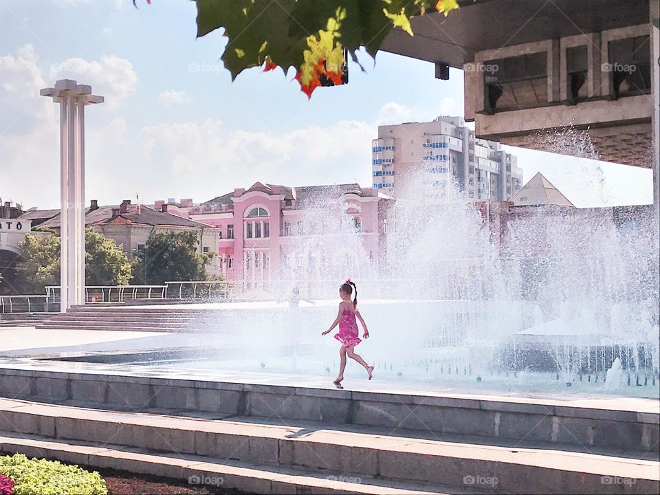 Fountain park in the city 