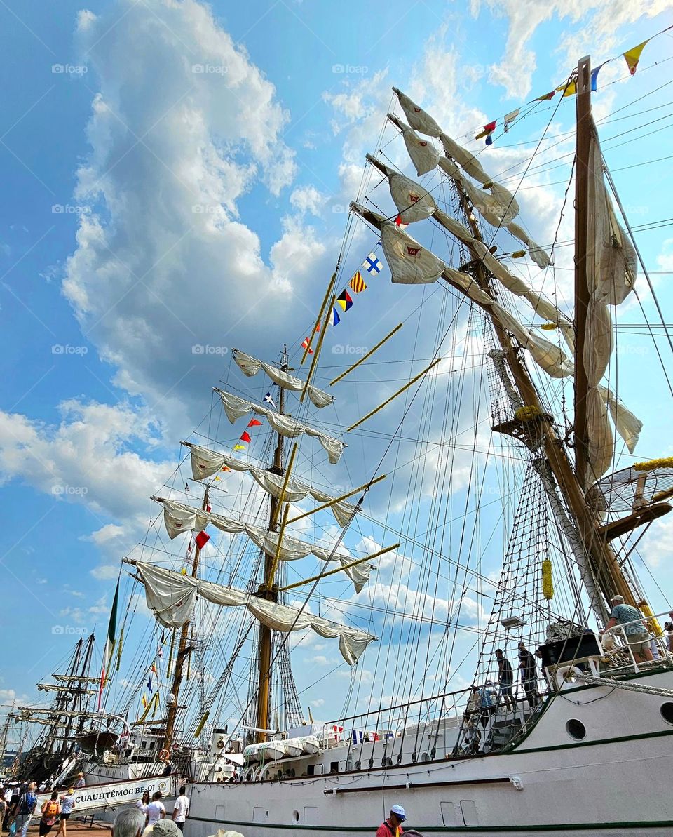 The mexicain ship Cauathemoc at Rouen