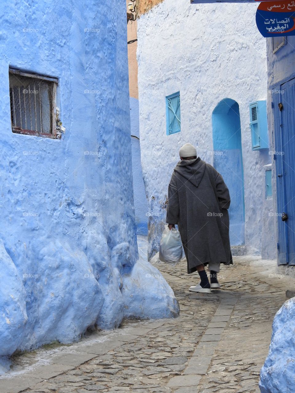 Narrow alley 