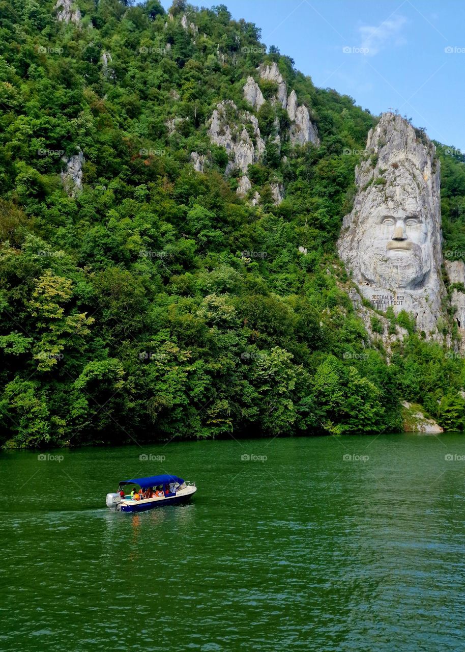 the rock carving of Decebal's face