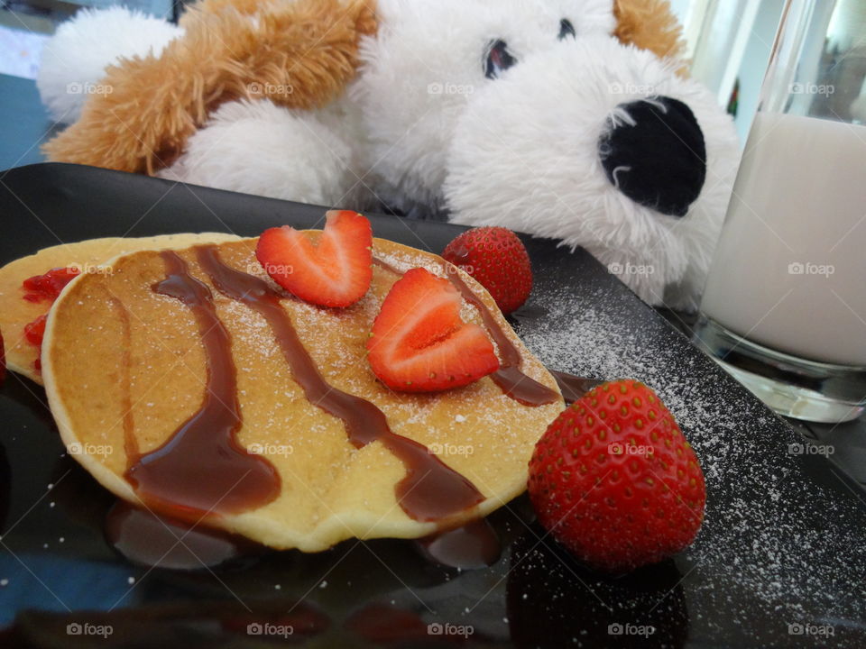 pancakes  with strawberry