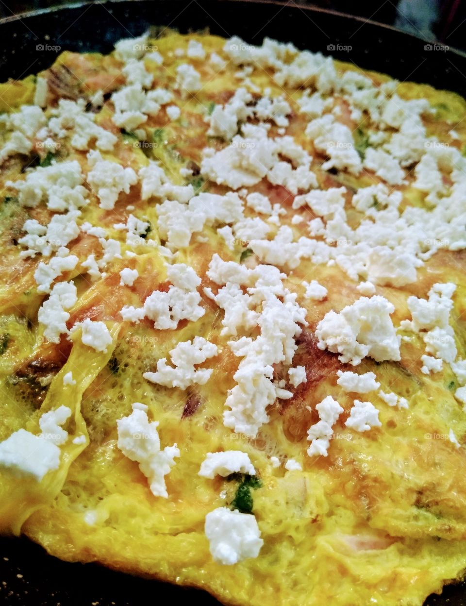 Omelet with goat cheese