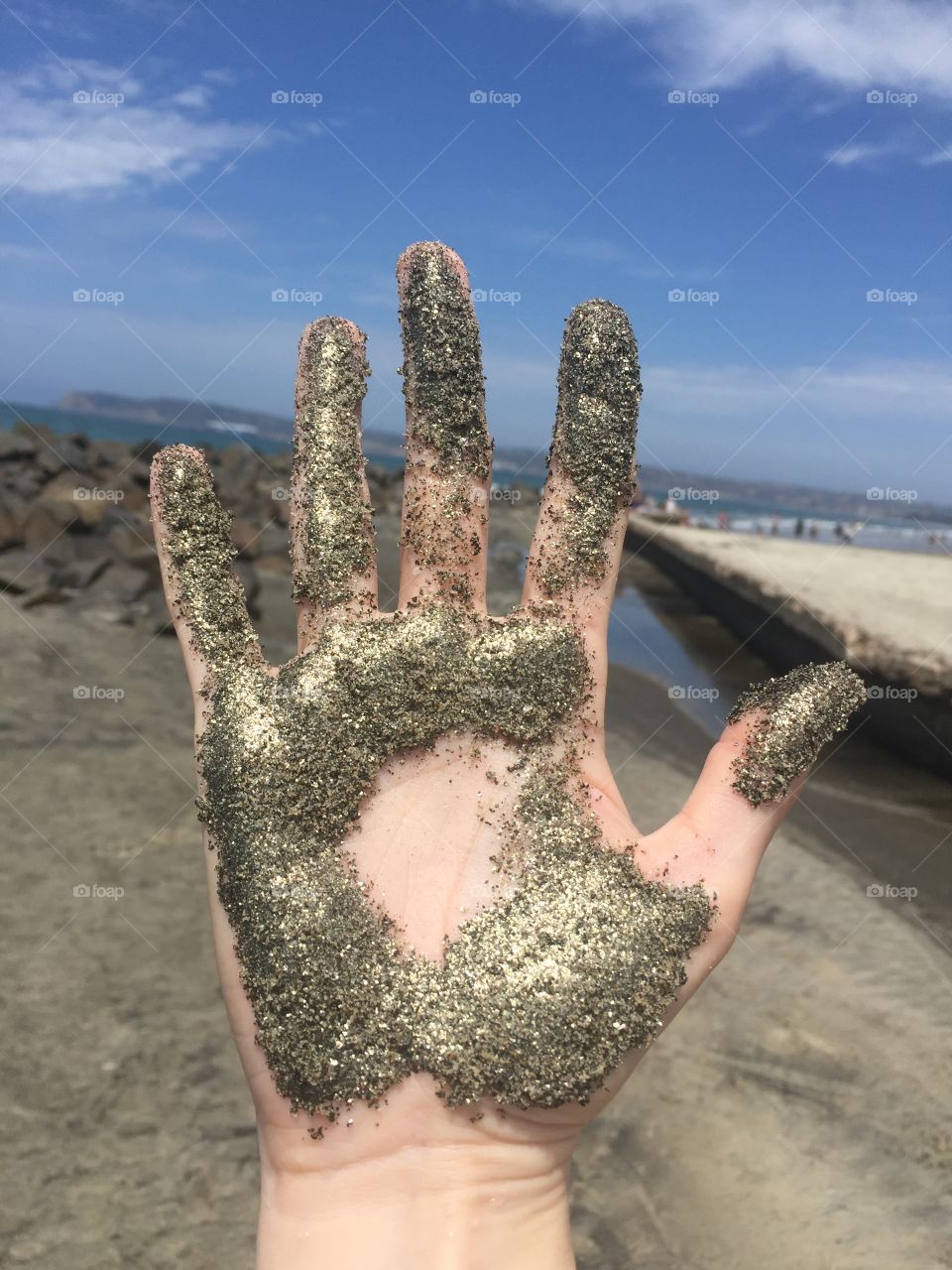 Gold sand hand