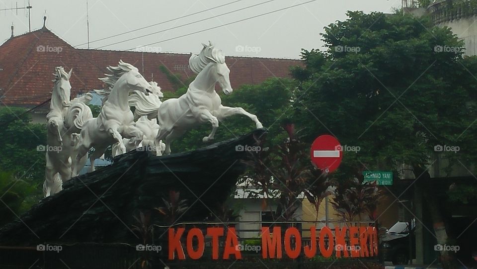 Horse statue incity center