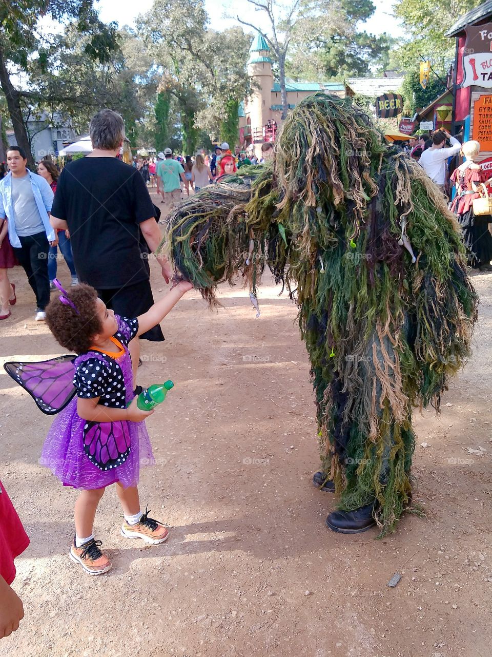 Instant Friendship between girl  and Swamp Thing.