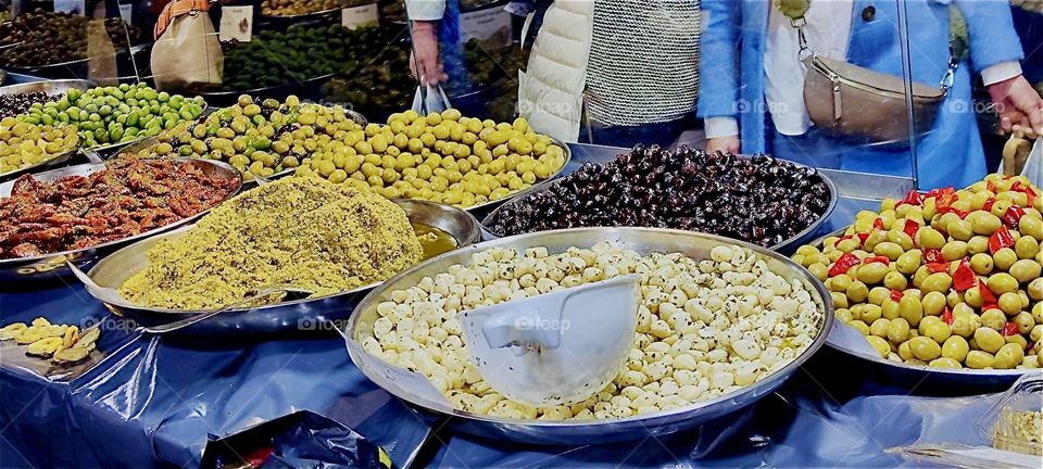 Food is being served at a trade show in “München” or “Munich” in March 2024. Hypnotic Productions