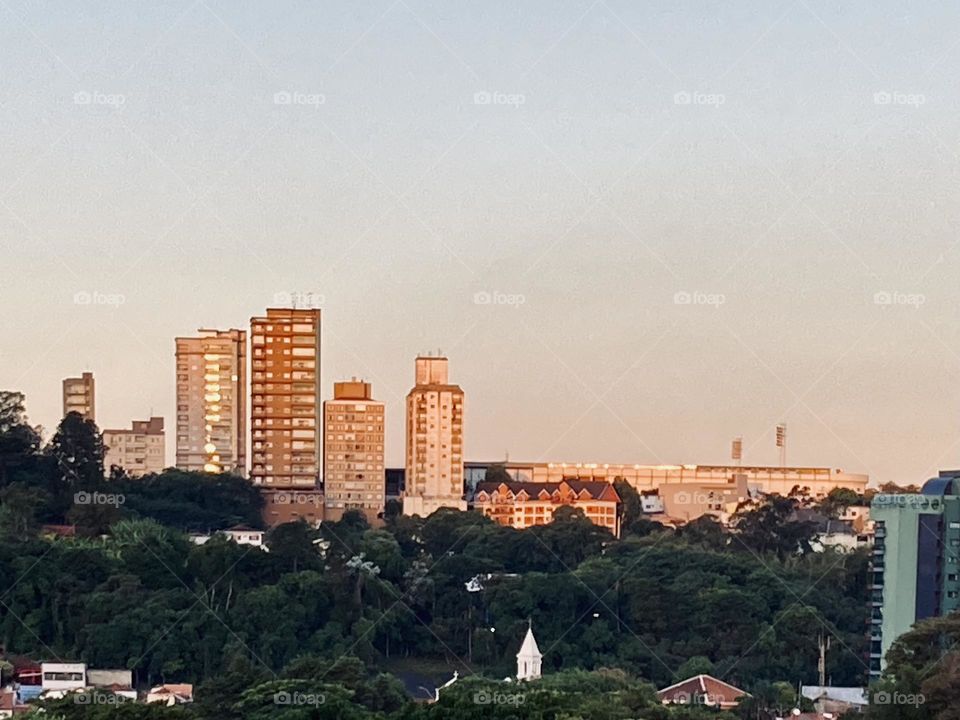 The clear skies of 18:30.  All very beautiful.  All very good!  Experience nature and its paintings. / O céu claro das 18h30. Tudo muito bonito. Tudo muito bom! Viva a natureza e suas pinturas. 