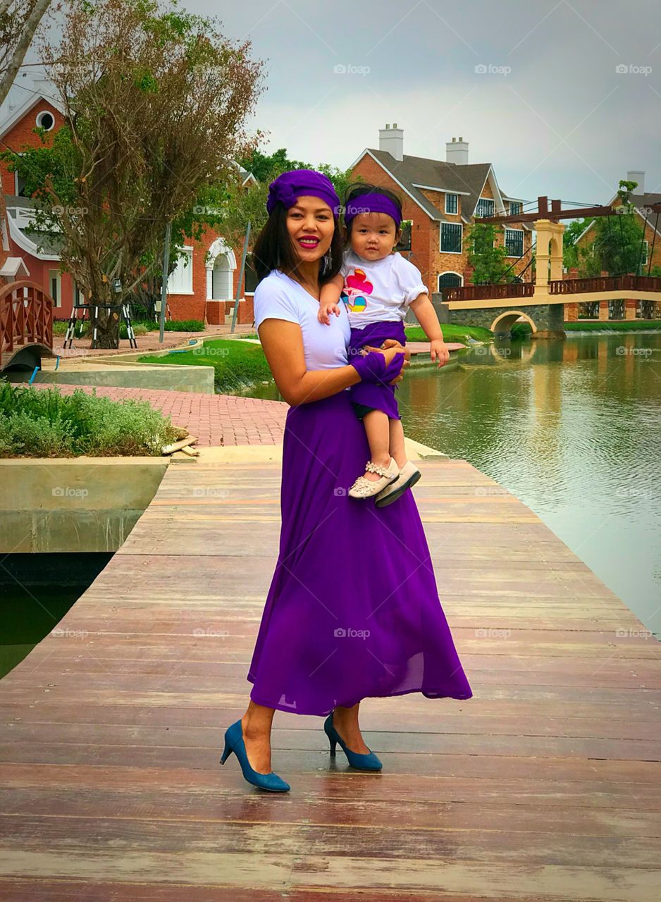 The purple day of both girls at PH resident park. Little Bella was dressed up with purple and she looks so cute just the way she is being so baby girl. She just walked and be on her mom’s hand smiling and enjoy photo shoot. 😘