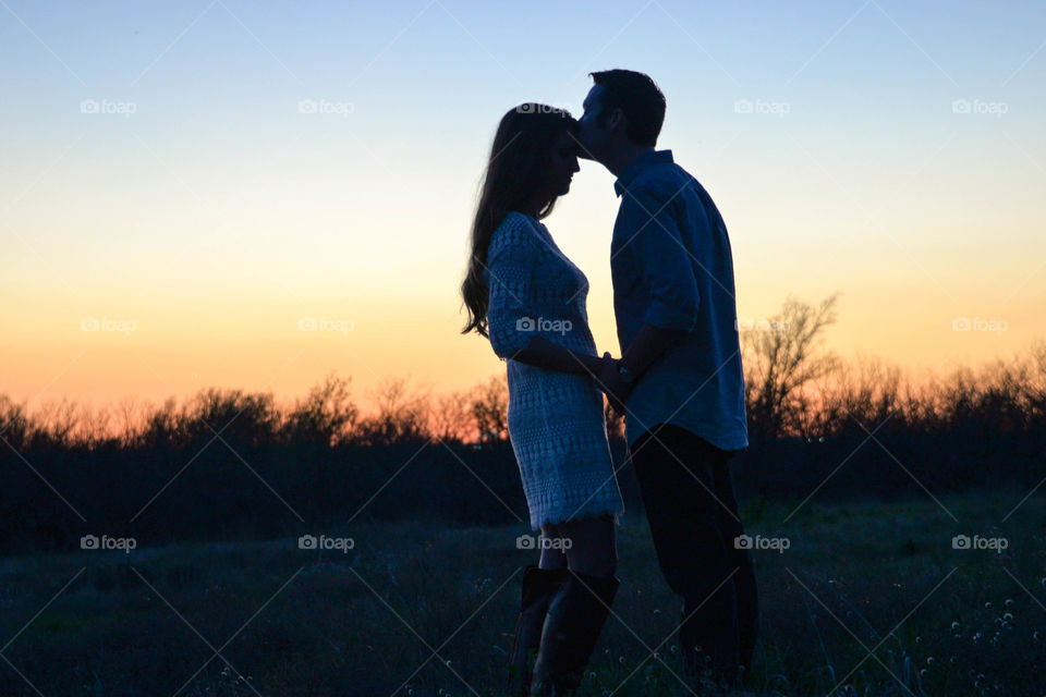 Love . Engagement session - natural moment